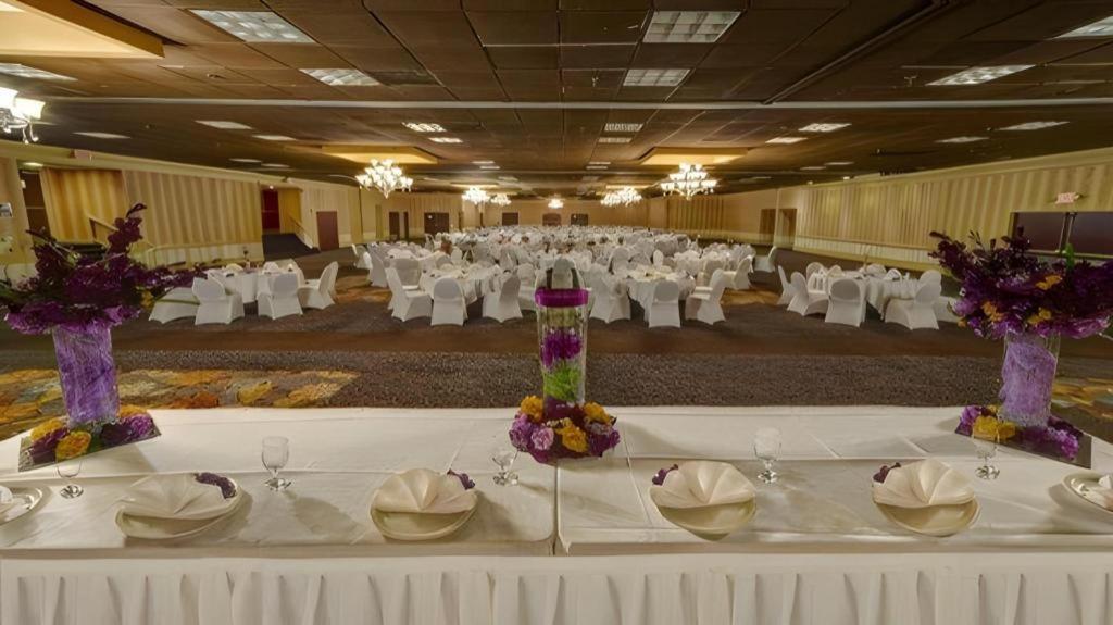 Clarion Hotel & Suites Conference Center Memphis Airport מראה חיצוני תמונה